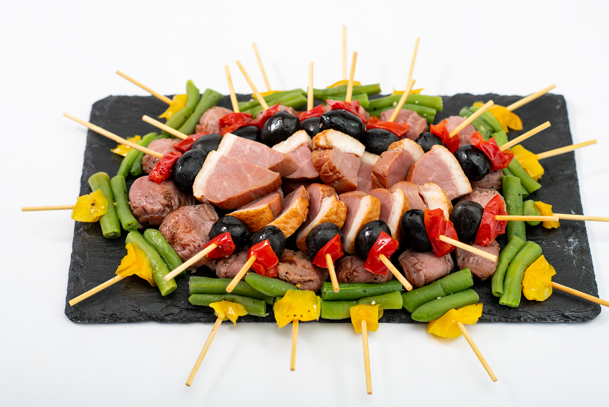 合鴨スモークとオリーブと赤ピーマンのピンチョス15本